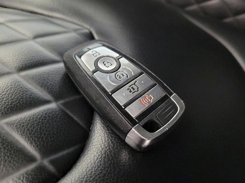 Used 2024 Ford Edge Titanium image 32