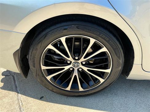 Used 2018 Toyota Camry SE FWD image 21