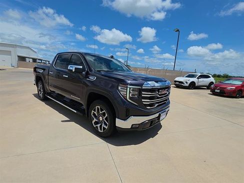Used 2024 GMC Sierra 1500 SLT AWD/4WD image 4