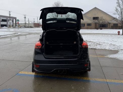 Used 2017 Ford Focus ST image 8