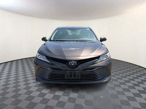 Used 2019 Toyota Camry XLE FWD image 3