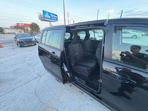 Used 2012 MAZDA MAZDA5 Sport FWD image 11
