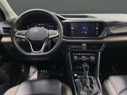 Used 2024 Volkswagen Taos SEL image 5