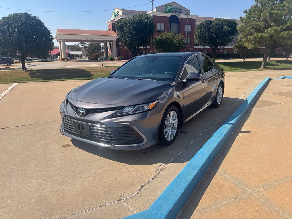 Used 2022 Toyota Camry LE FWD image 3
