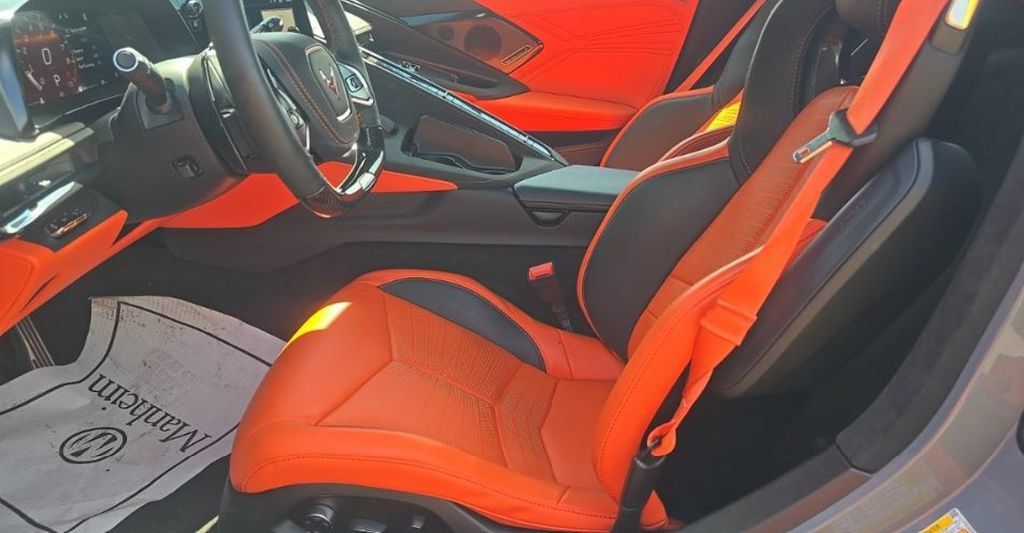 Used 2025 Chevrolet Corvette Z06 RWD image 5