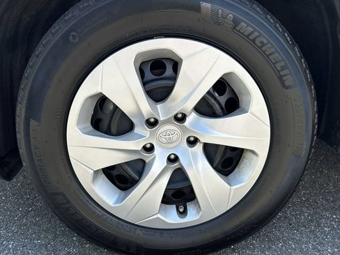 Used 2023 Toyota RAV4 LE AWD/4WD image 10