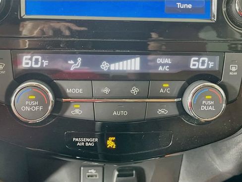 Used 2017 Nissan Rogue SL w/ SL Premium Package FWD image 17