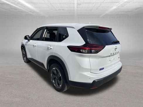 Used 2024 Nissan Rogue SV FWD image 11