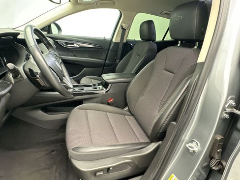 Used 2023 Buick Envision Preferred w/ Sport Touring Package AWD/4WD image 5