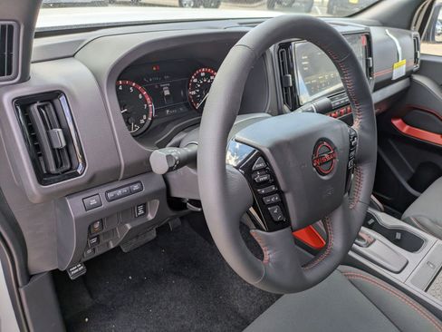 New 2026 Nissan Frontier Pro-X w/ Pro-X Convenience Package RWD image 10