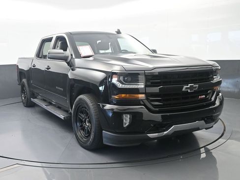 Used 2018 Chevrolet Silverado 1500 LT w/ All Star Edition AWD/4WD image 9