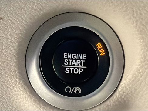 Used 2022 Chrysler Pacifica Limited image 36