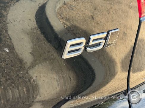 Used 2025 Volvo XC40 B5 Plus image 13