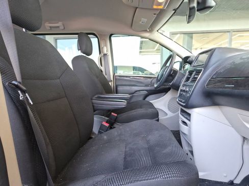 Used 2020 Dodge Grand Caravan SE FWD image 17