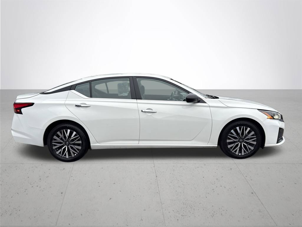 Used 2025 Nissan Altima 2.5 SV FWD image 5