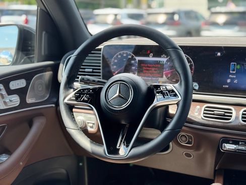 Used 2024 Mercedes-Benz GLS 450 4MATIC image 14