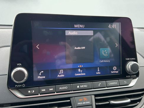 Used 2024 Nissan Altima 2.5 SV FWD image 8