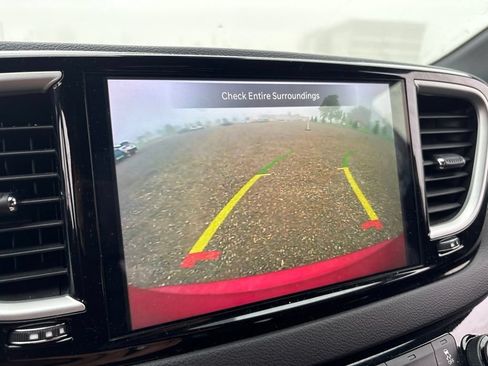 Used 2025 Chrysler Pacifica Select FWD image 24