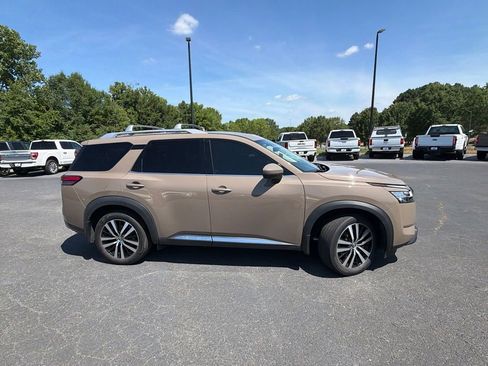 Used 2023 Nissan Pathfinder Platinum AWD/4WD image 14