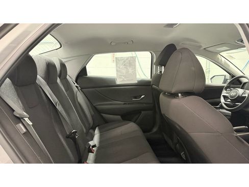 Used 2024 Hyundai Elantra SE image 18