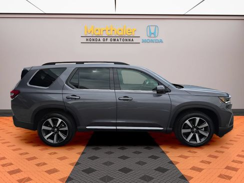 Used 2025 Honda Pilot Touring image 6