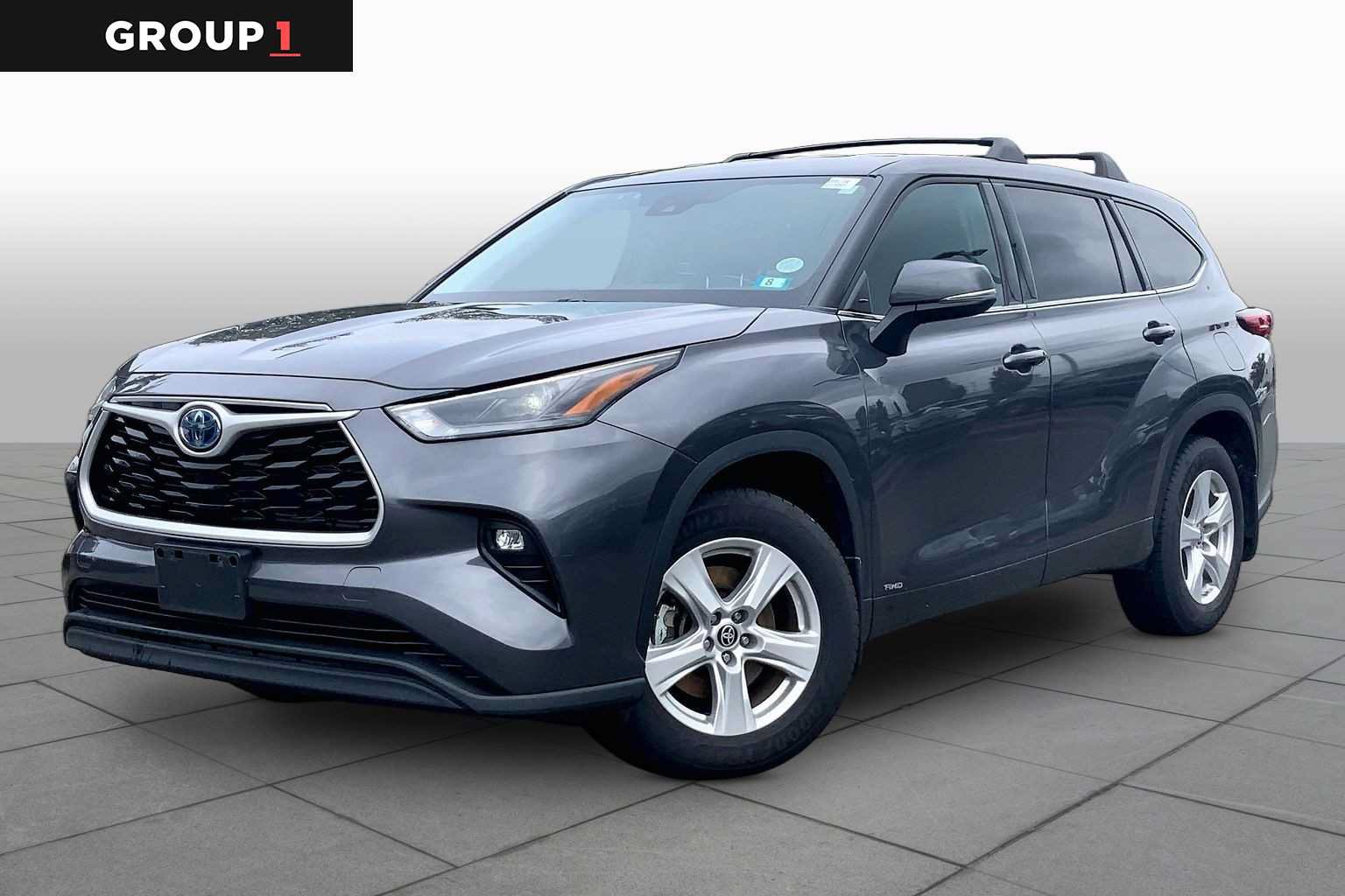 Used 2022 Toyota Highlander LE AWD/4WD image 1