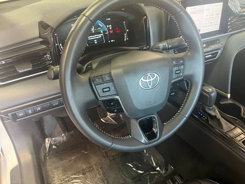 Used 2025 Toyota Camry SE FWD image 28