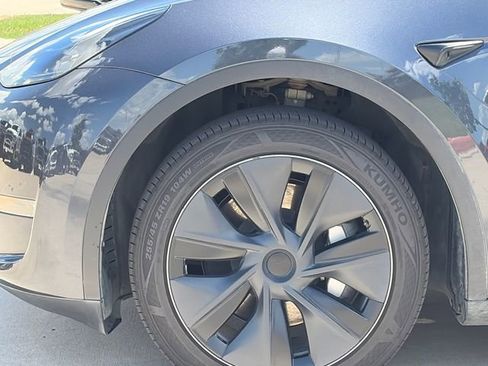 Used 2024 Tesla Model Y Long Range AWD/4WD image 5