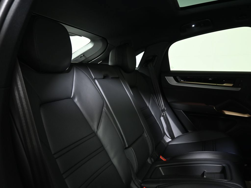 Used 2026 Porsche Cayenne Coupe AWD/4WD image 39
