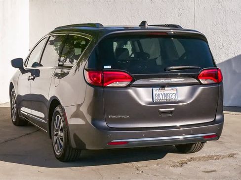 Used 2019 Chrysler Pacifica Touring-L Plus image 9
