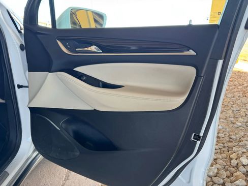 Used 2020 Buick Enclave Essence image 17