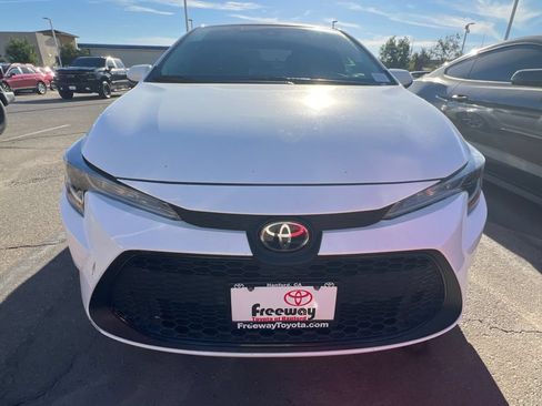 Used 2021 Toyota Corolla LE FWD image 3
