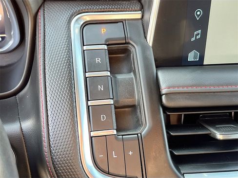 Used 2022 Chevrolet Tahoe RST w/ Luxury Package image 17