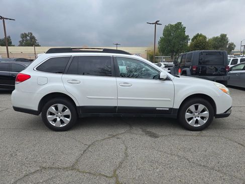 Used 2011 Subaru Outback 2.5i Premium w/ All-Weather Pkg image 7