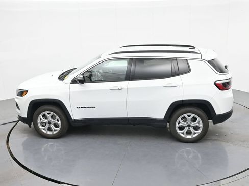 Used 2025 Jeep Compass Latitude AWD/4WD image 28