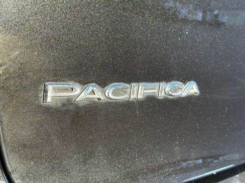 Used 2023 Chrysler Pacifica Touring-L AWD/4WD image 10