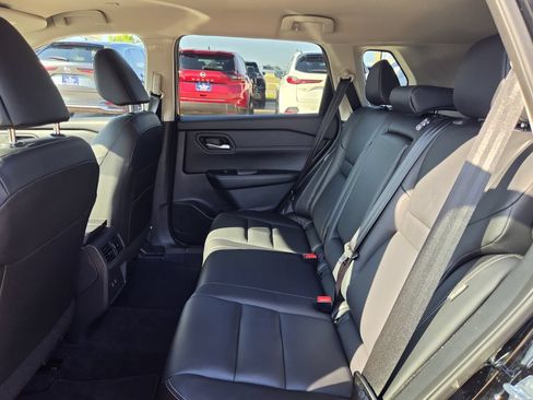Used 2026 Nissan Rogue SL FWD image 28