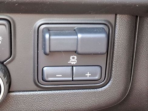 Used 2021 Chevrolet Suburban High Country w/ Premium Package image 29