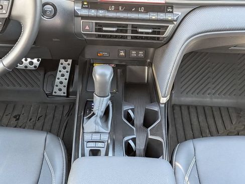 Used 2026 Toyota Camry SE AWD/4WD image 17