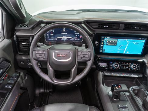 Used 2025 GMC Sierra 1500 AT4 w/ AT4 Premium Package AWD/4WD image 12