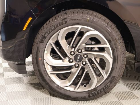 New 2026 Lincoln Navigator Premiere AWD/4WD image 19