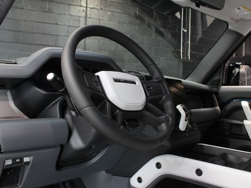 Used 2026 Land Rover Defender 110 OCTA image 41