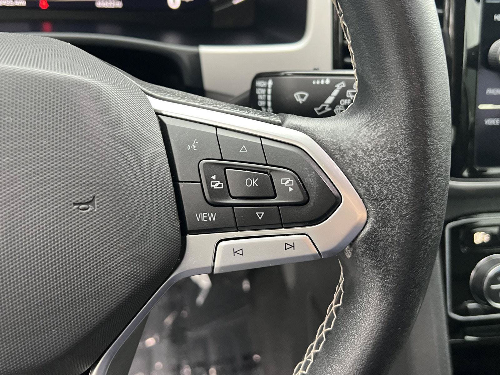 Used 2022 Volkswagen Atlas Cross Sport SE FWD image 32