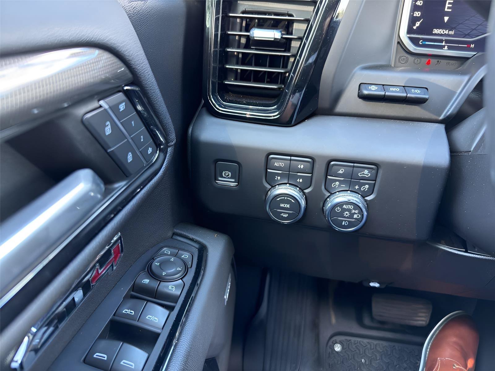 Certified 2022 GMC Sierra 1500 AT4 w/ AT4 Premium Package AWD/4WD image 22