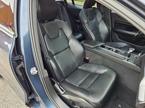 Used 2020 Volvo S60 T5 Momentum image 33