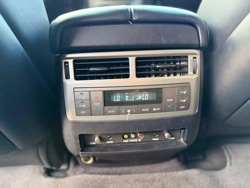 Used 2013 Lexus LX 570 4WD w/ Luxury Pkg image 21