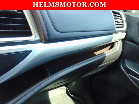Used 2018 Toyota Highlander XLE AWD/4WD image 26