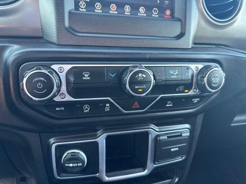 Used 2023 Jeep Wrangler Sport AWD/4WD image 38