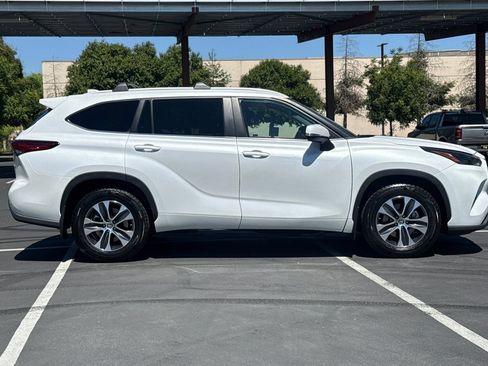 Used 2023 Toyota Highlander XLE FWD image 10