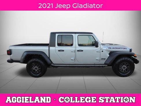 Used 2021 Jeep Gladiator Sport w/ Trailer Tow Package AWD/4WD image 2